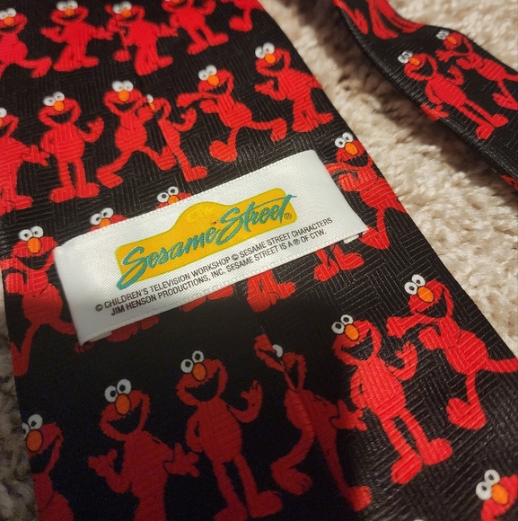 Elmo Patterned Tie - Picture 3 of 4